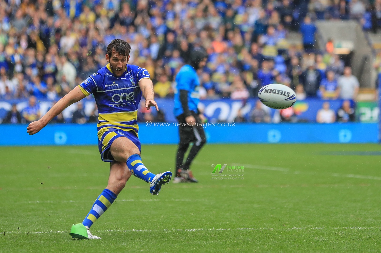 27th July 2019 , University of Bolton Stadium, Bolton, England; 2019 Coral Challenge Cup Semi-Final, Warrington Wolves vs Hull FC ; Stefan Ratchford (1) of Warrington Wolves converts 


Credit: Mark Cosgrove/News Images