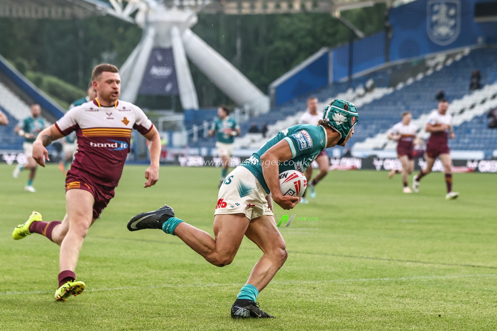 Harry Robertson of St Helens goes over for a try during the Betfred Super League round 11 match Huddersfield Giants vs St Helens at Accu Stadium, Huddersfield, United Kingdom on 14 May 2026

(Photo by Alfie Cosgrove/News Images)