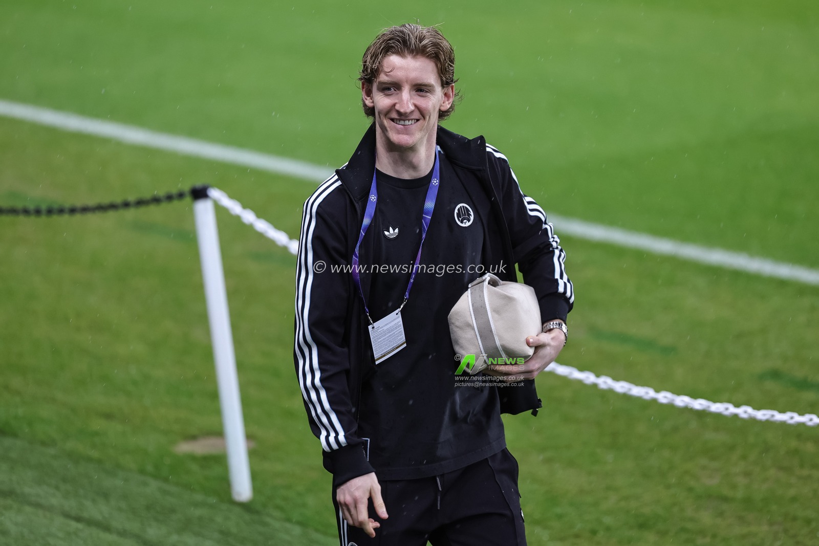 Anthony Gordon of Newcastle Untied arrives during the UEFA Champions League Matchday 7 of 8 Newcastle United v PSV Eindhoven at St. James's Park, Newcastle, United Kingdom, 21st January 2026

(Photo by Mark Cosgrove/News Images)