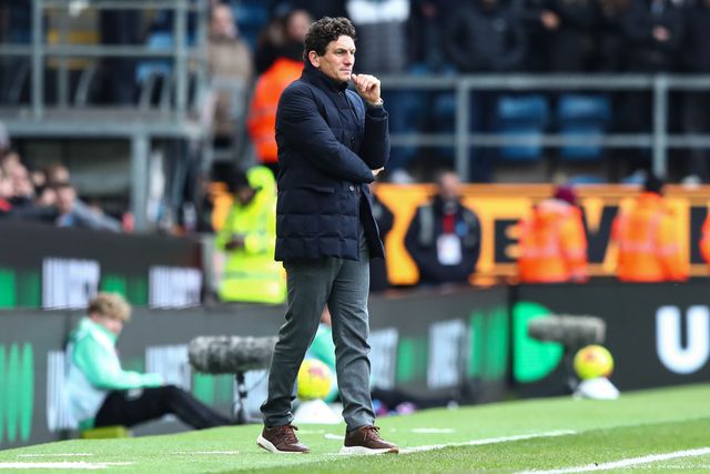 Keith Andrews manager of Brentford instructs team during the Premier League match Burnley vs Brentford at Turf Moor, Burnley, United Kingdom on 28 February 2026

(Photo by Jorge Horsted/News Images)