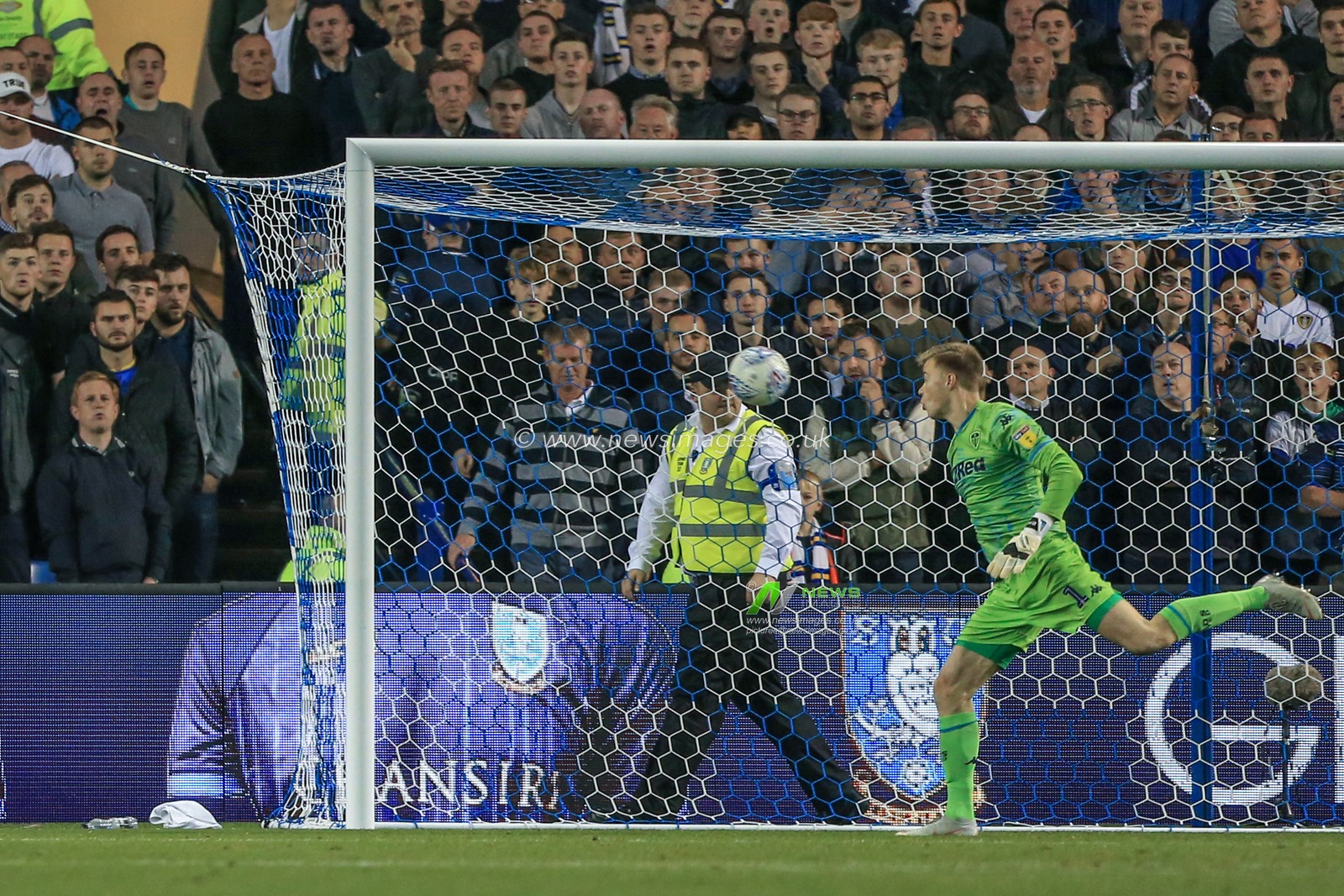28th September 2018, Hillsborough, Sheffield, England; Sky Bet Championship, Sheffield Wednesday v Leeds Utd : 

Credit: Mark Cosgrove/News Images,

English Football League images are subject to DataCo Licence