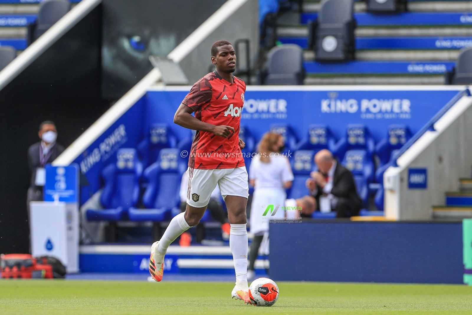 Paul Pogba (6) of Manchester United warming up ahead of kick-off