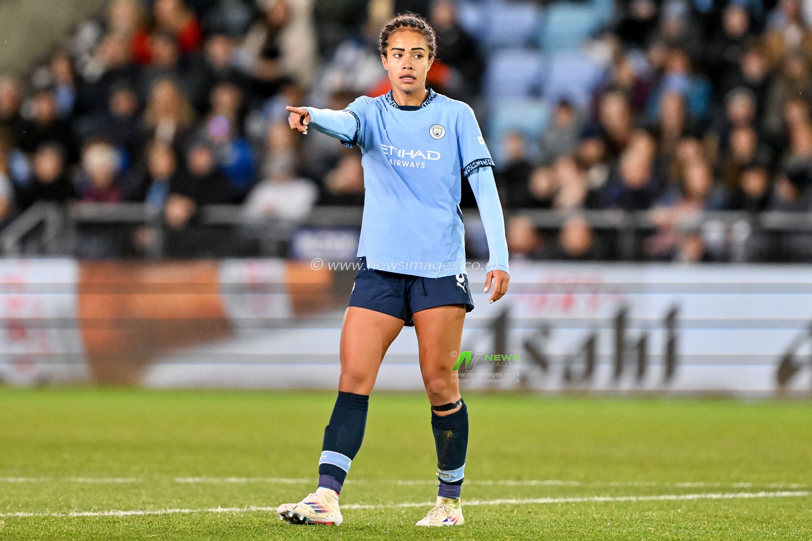Mary Fowler of Manchester City Women gives the team instructions during the UEFA Women's Champions League match  - Group D - Manchester City vs Barcelona at Manchester City Academy Stadium, Manchester, United Kingdom, 9th October 2024

(Photo by Cody Froggatt/News Images)