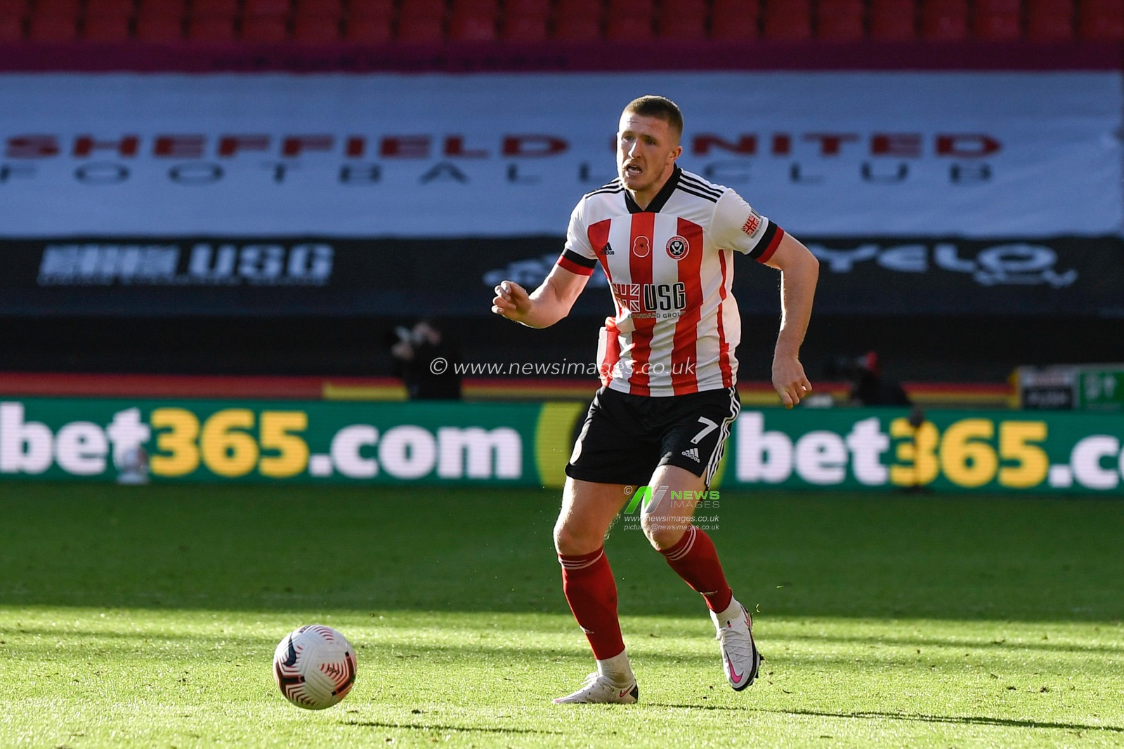 John Lundstram (7) of Sheffield United runs forward with the ball