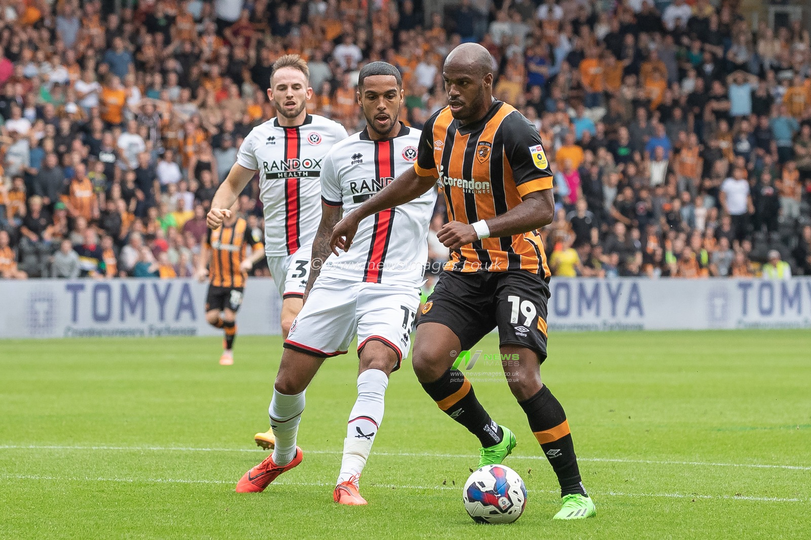Ã“scar EstupiÃ±Ã¡n #19 of Hull City on the attack during the Sky Bet Championship match Hull City vs Sheffield United at MKM Stadium, Hull, United Kingdom, 4th September 2022

(Photo by James Heaton/News Images)