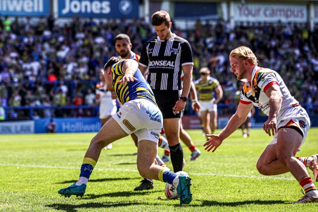 Josh Thewlis of Warrington Wolves goes over for a try during the Betfred Super League round 12 match Warrington Wolves vs Bradford Bulls at The Halliwell Jones Stadium, Warrington, United Kingdom on 24 May 2026

(Photo by Alfie Cosgrove/News Images)