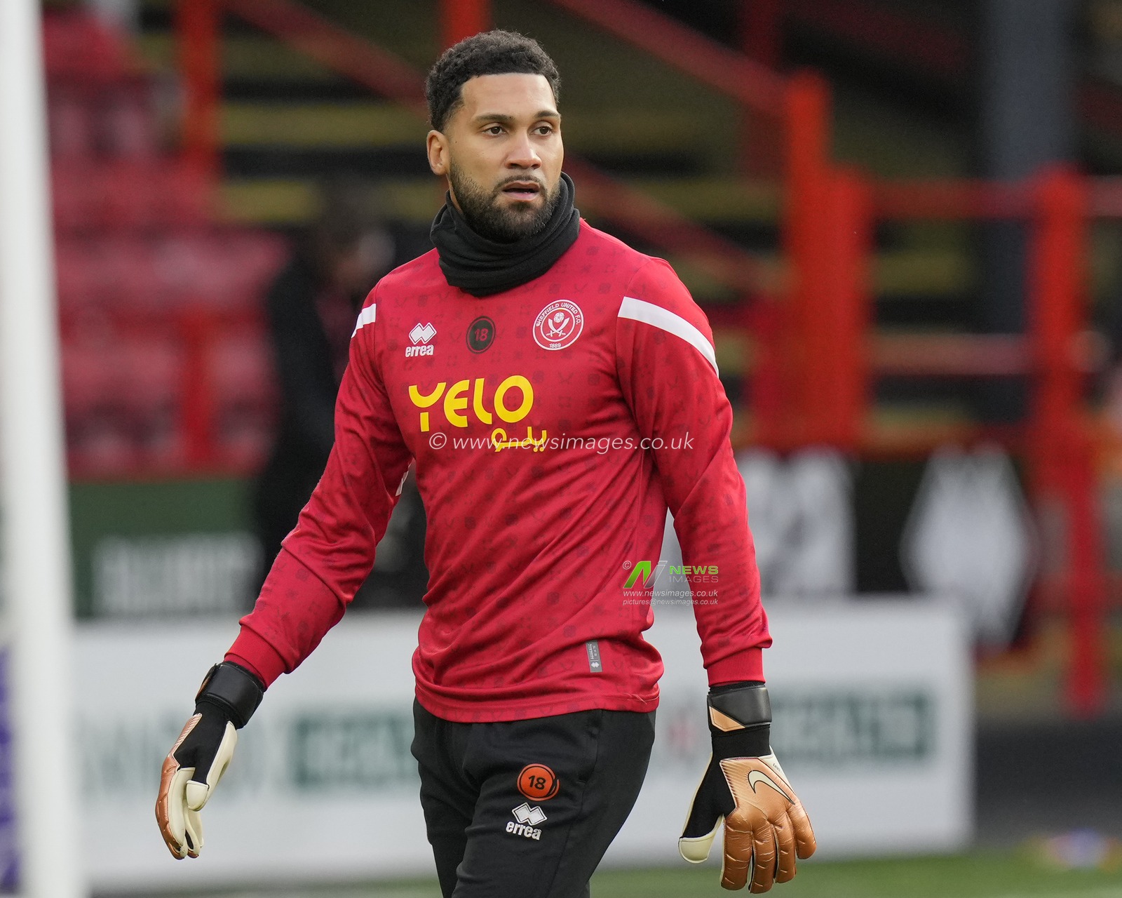 Wes Foderingham #18 of Sheffield United warms up before  the Sky Bet Championship match Sheffield United vs Stoke City at Bramall Lane, Sheffield, United Kingdom, 14th January 2023

(Photo by Steve Flynn/News Images)