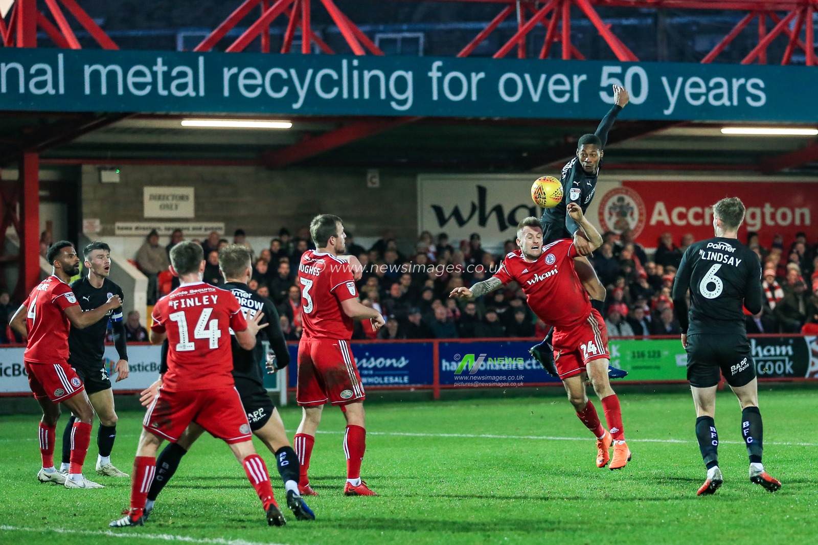 17th November 2018, Crown Ground, Accrington, England; Sky Bet League One, Accrington Stanley v Barnsley ;  Ethan Pinnock (05) of Barnsley heads on goal as Nick Anderton (24) of Accrington Stanley challenges him



Credit: Mark Cosgrove/News Images

English Football League images are subject to DataCo Licence