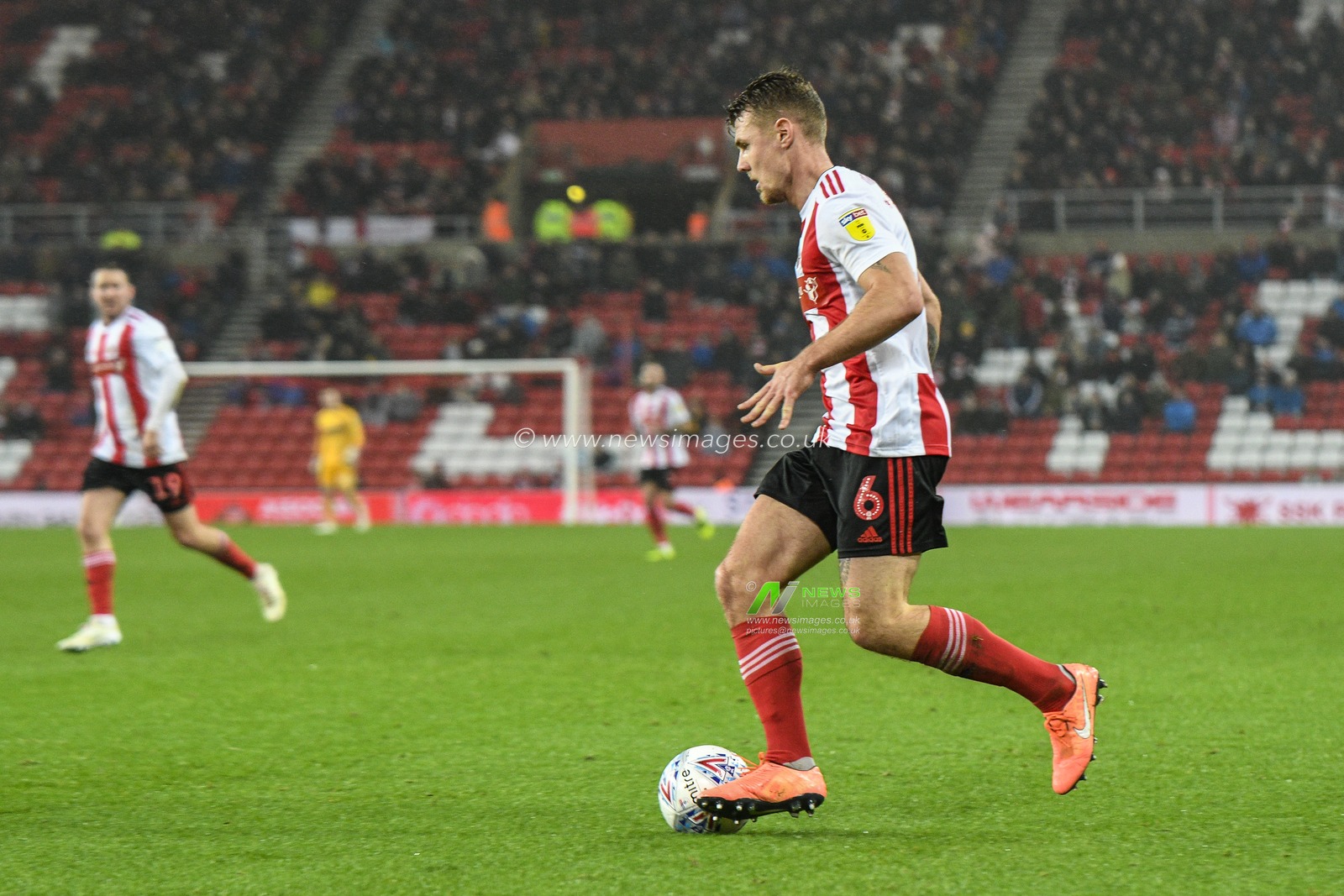 23rd November 2019, Stadium Of Light, Sunderland, England; Sky Bet League 1, Sunderland v Coventry City : Max Power (6) of Sunderland in action

Credit: Iam Burn/News Images