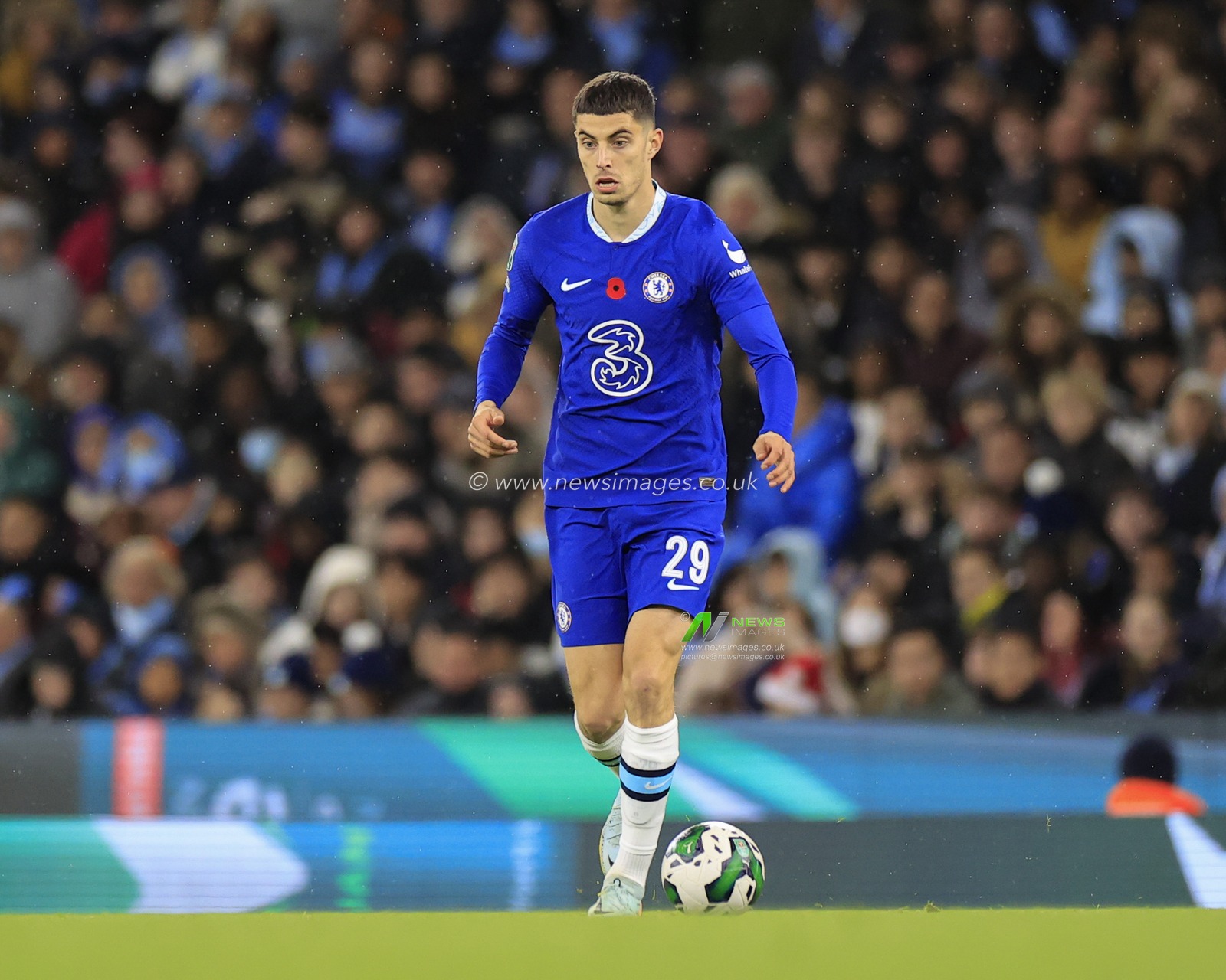 Kai Havertz #29 of Chelsea controls the ball  during the Carabao Cup Third Round match Manchester City vs Chelsea at Etihad Stadium, Manchester, United Kingdom, 9th November 2022

(Photo by Conor Molloy/News Images)