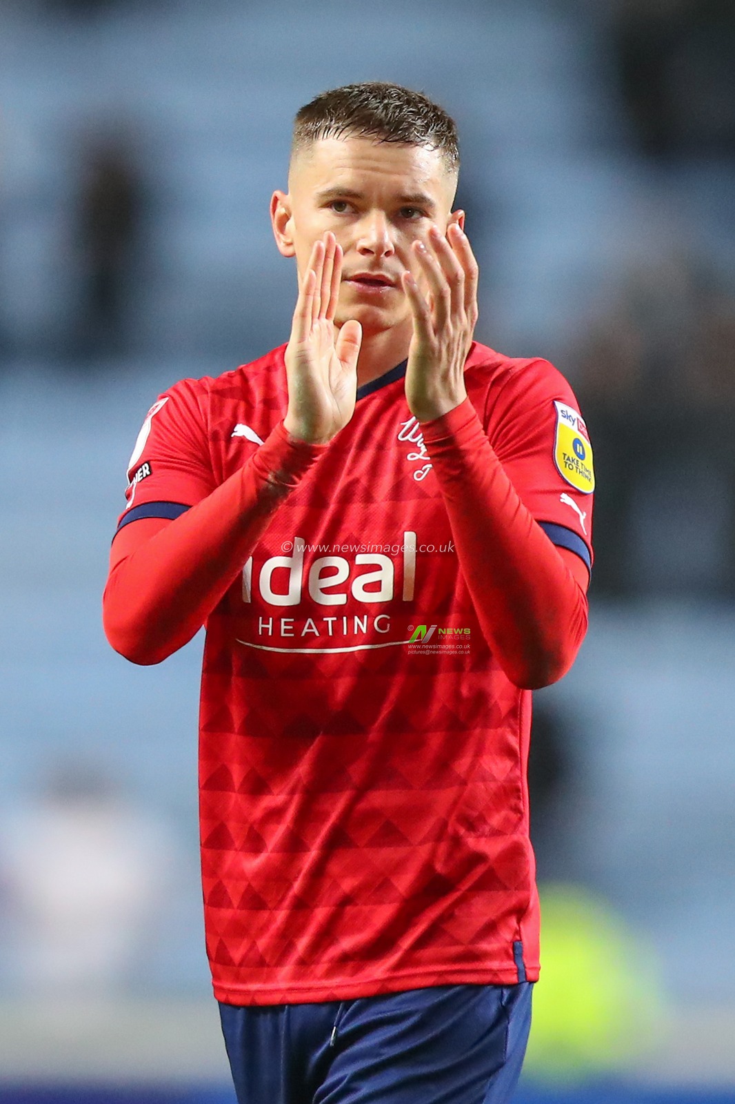Conor Townsend #3 of West Bromwich Albion applauds the travelling fans after the Sky Bet Championship match Coventry City vs West Bromwich Albion at Coventry Building Society Arena, Coventry, United Kingdom, 21st December 2022

(Photo by Gareth Evans/News Images)