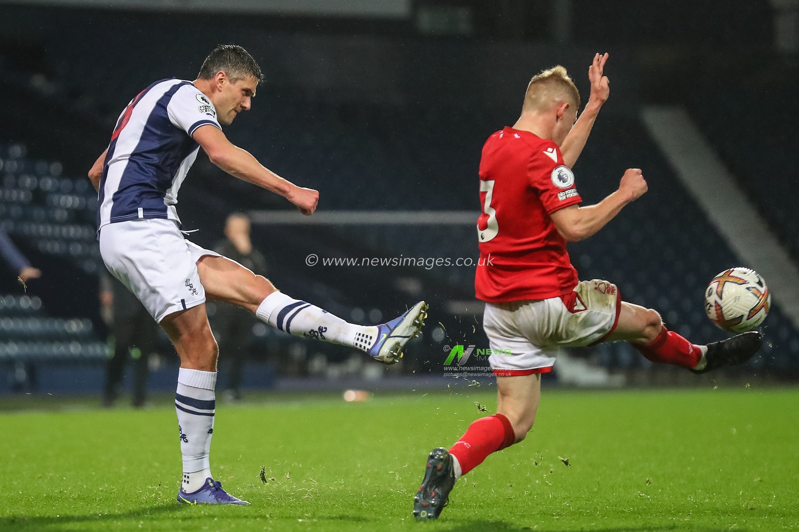 Martin Kelly #16 of West Bromwich Albion crosses the ball during the Premier League 2 U23 match West Bromwich Albion U23 vs Nottingham ForestU 23 at The Hawthorns, West Bromwich, United Kingdom, 7th November 2022

(Photo by Gareth Evans/News Images)