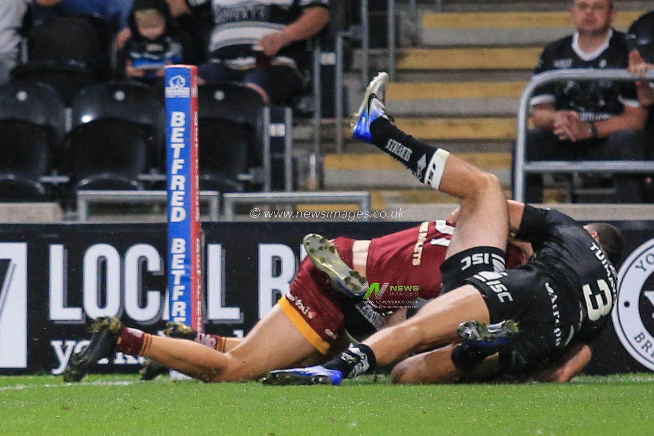 30th August 2019, KCOM Stadium, Hull, England; Betfred Super League, Round 27, Hull FC vs Huddersfield Giants ; Louis Senior  (31) of Huddersfield Giants scores his try


Credit: David Greaves/News Images