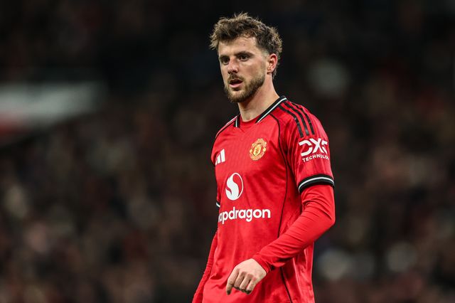 Mason Mount of Manchester Untied during the Premier League match Manchester United vs Newcastle United at Old Trafford, Manchester, United Kingdom, 26th December 2025

(Photo by Alfie Cosgrove/News Images)

*** GER AUT SUI OUT ***