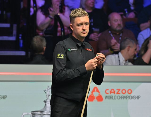 Kyren Wilson chalks his cue, during the Cazoo World Championships 2024 Final at Crucible Theatre, Sheffield, United Kingdom, 5th May 2024

(Photo by Cody Froggatt/News Images)