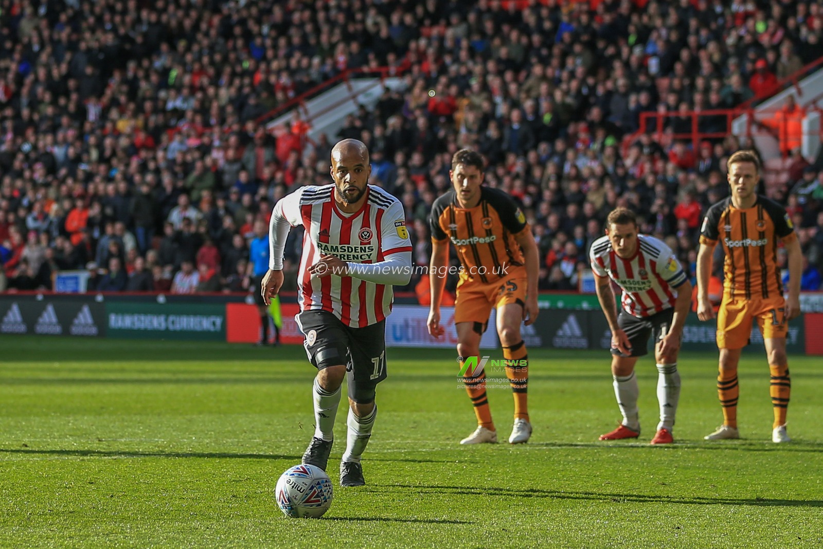 6th October 2018, Bramall Lane, Sheffield, England; Sky Bet Championship, Sheffield United v Hull City ; David McGoldrick (17) of Sheffield United runs up to score his penalty to make it 1-0


Credit: Mark Cosgrove/News Images