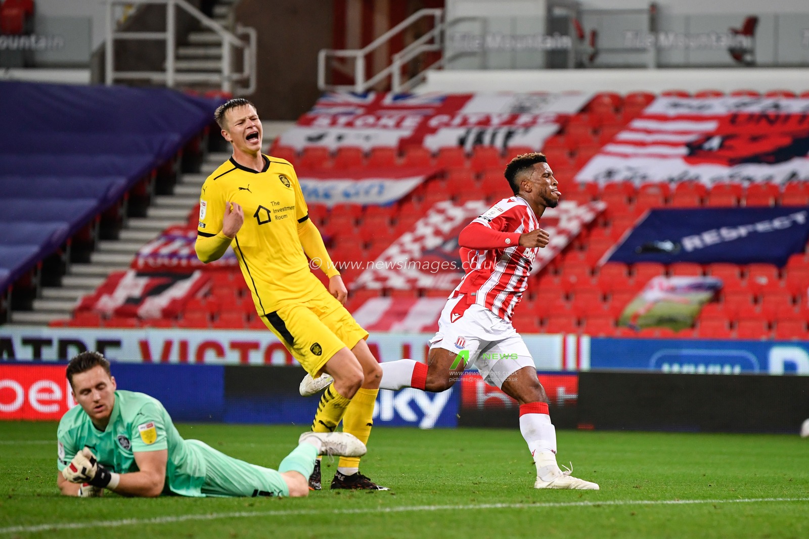 Tyrese Campbell (26) of Stoke City runs off to celebrate his goal after making it 1-1