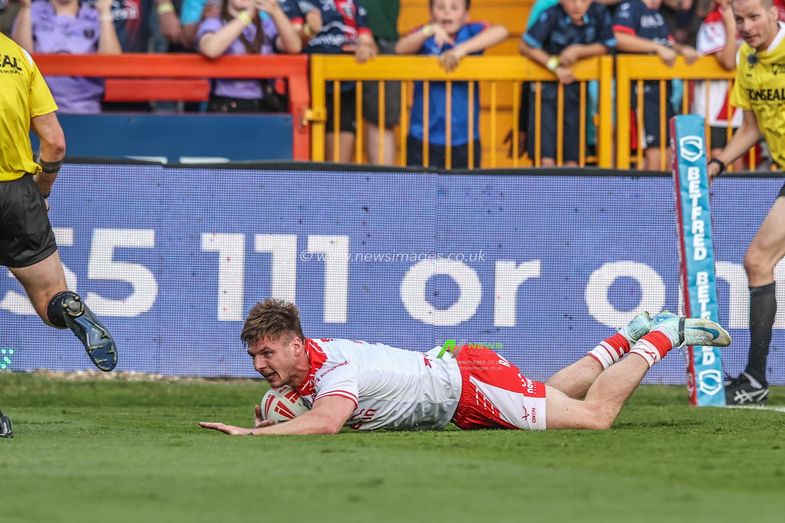 Tom Davies of Hull KR goes over for a try during the Betfred Super League round 16 match Hull KR vs Wakefield Trinity at Sewell Group Craven Park, Kingston upon Hull, United Kingdom, 27th June 2025

(Photo by Alfie Cosgrove/News Images)
