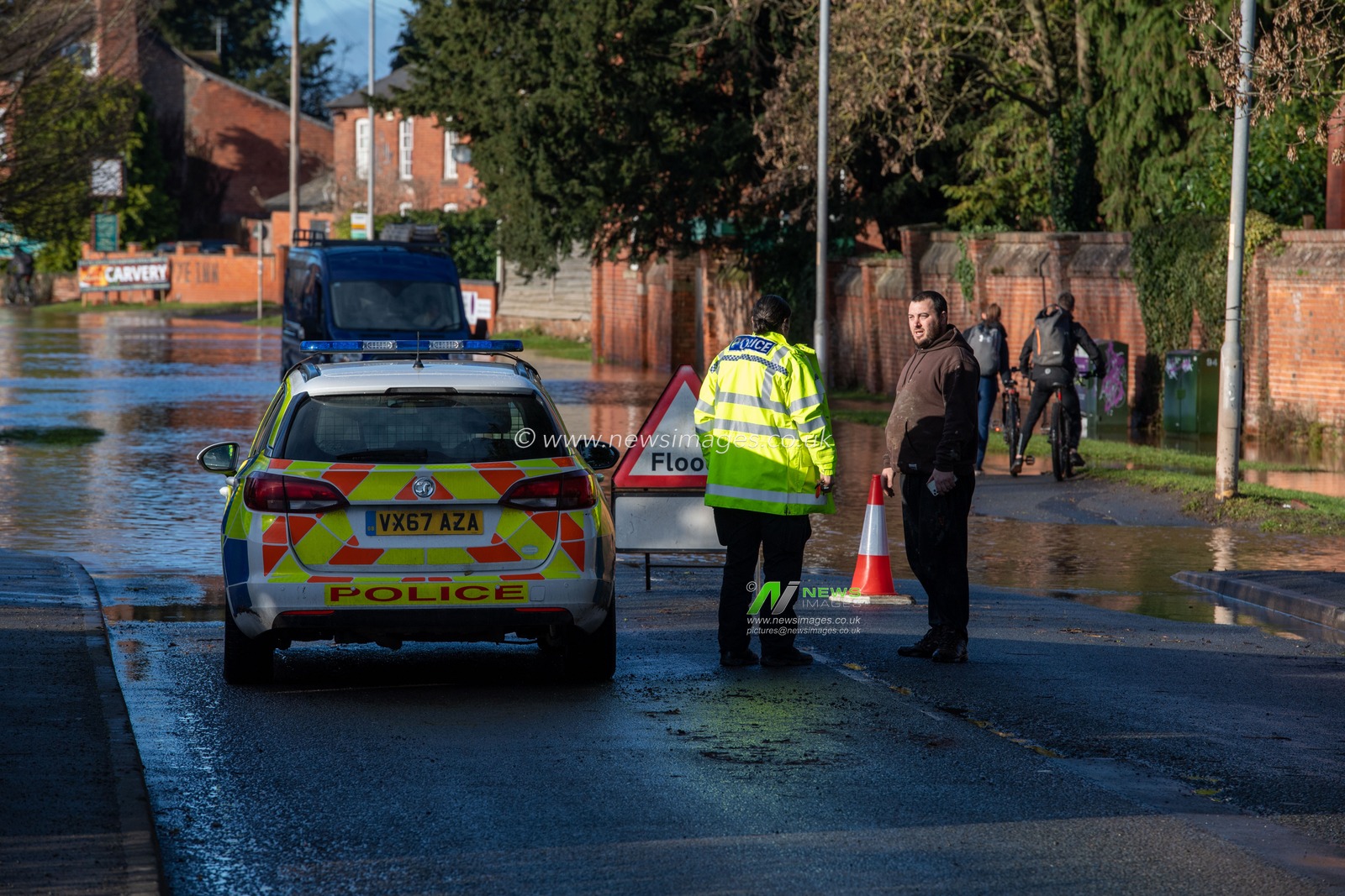 The driver of the van explains what's happened to the Police Officer