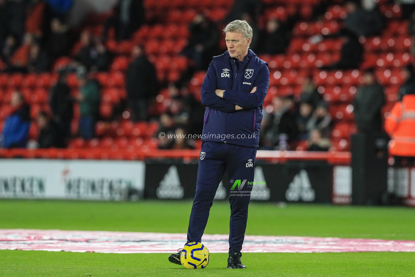 10th January 2020, Bramall Lane, Sheffield, England; Premier League, Sheffield United v West Ham United : David Moyes manager of West Ham United watches on as his team warm up 

Credit: Mark Cosgrove/News Images