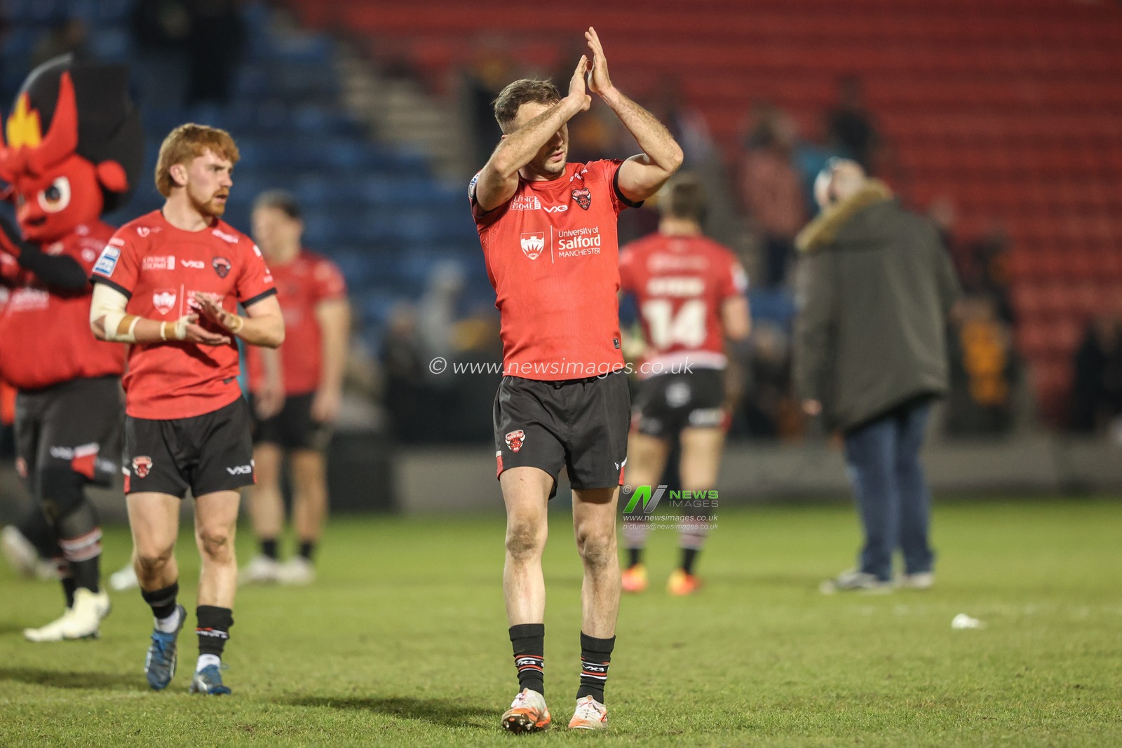 Ryan Brierley of Salford Red Devils applauds the fans after the game during the Betfred Super League Round 5 match Salford Red Devils vs Huddersfield Giants at Salford Community Stadium, Eccles, United Kingdom, 20th March 2025

(Photo by Alfie Cosgrove/News Images)