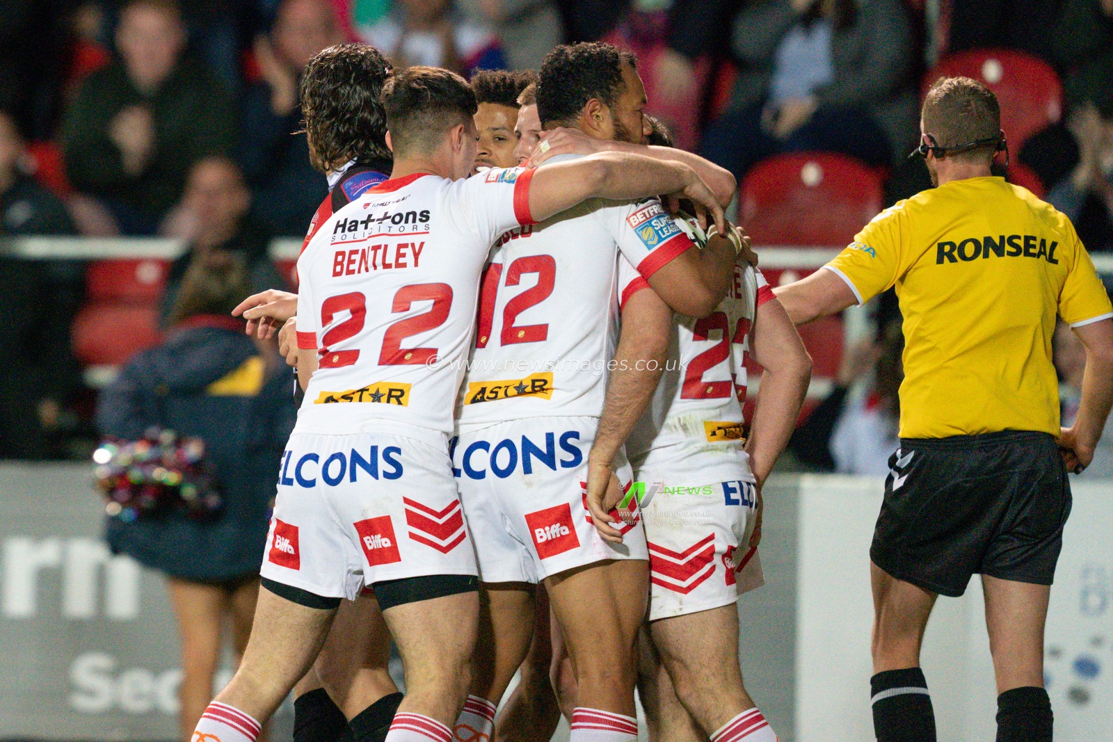 St. Helens's Lachlan Coote celebrates scoring a try Sith team mates

17th May 2019 , Totally Wicked Stadium, St Helens, England;  Betfred Super League, Round 15, St Helens vs Salford Red Devils ; 

Credit: Terry Donnelly/News Images