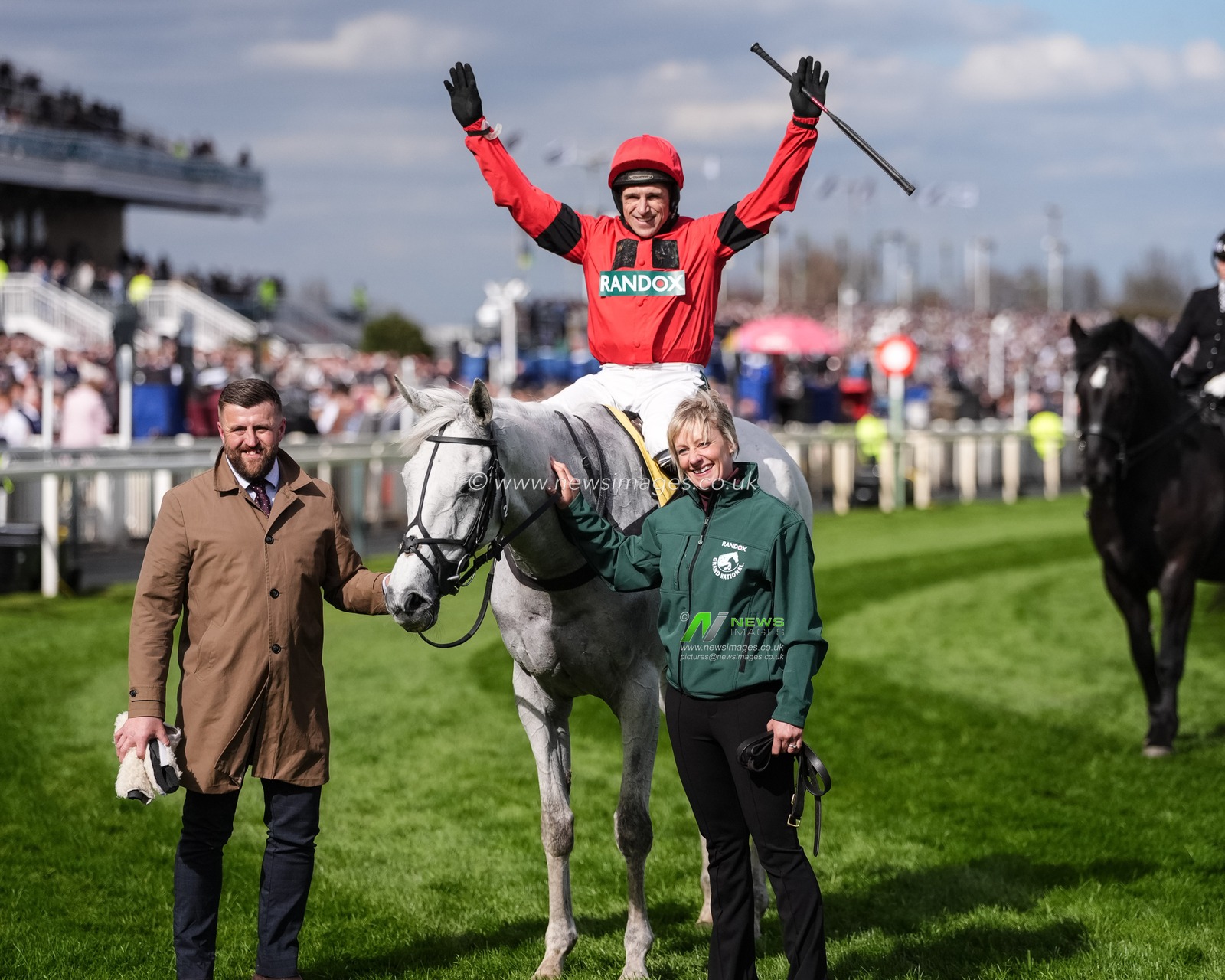 Grey Dawning ridden by Harry Skelton wins the 15:30 Jcb Melling Chase during the 2026 Randox Grand National Ladies Day at Aintree Racecourse, Aintree, United Kingdom on 10 April 2026

(Photo by Mark Cosgrove/News Images)