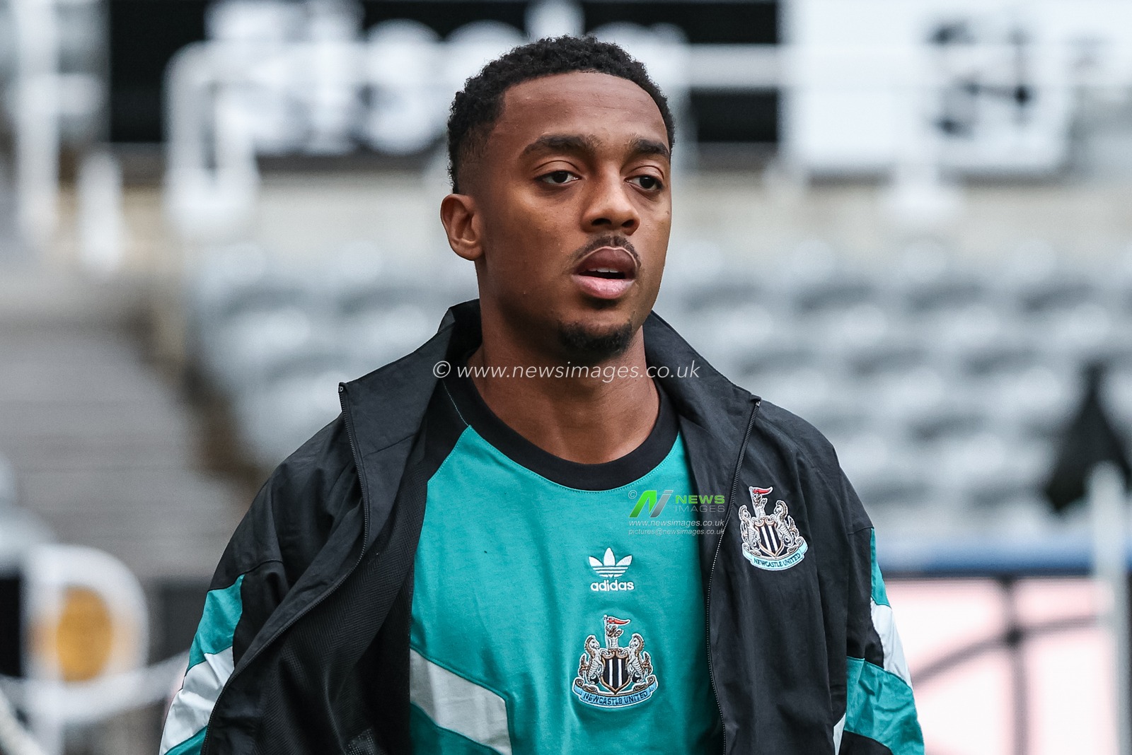 Joe Willock of Newcastle United arrives during the Carabao Cup 3rd Round Newcastle United vs AFC Wimbledon at St. James's Park, Newcastle, United Kingdom, 1st October 2024

(Photo by Mark Cosgrove/News Images)