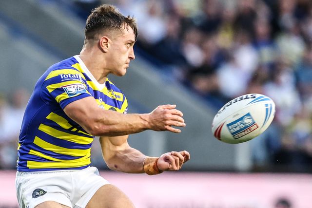 Leon Hayes of Warrington Wolves passes the ball during the Betfred Super League round 15 match Warrington Wolves vs Leeds Rhinos at The Halliwell Jones Stadium, Warrington, United Kingdom on 18 June 2026

(Photo by Alfie Cosgrove/News Images)