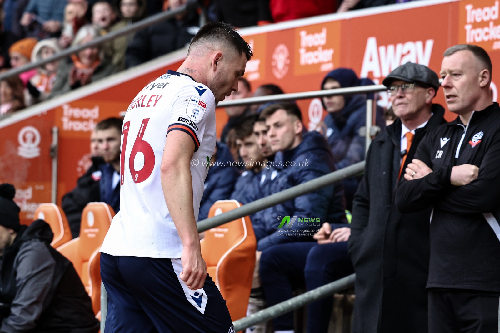 Aaron Morley of Bolton Wanderers is sent off after receiving a second yellow during the Sky Bet League 1 match Blackpool vs Bolton Wanderers at Bloomfield Road, Blackpool, United Kingdom, 29th March 2025

(Photo by Mark Cosgrove/News Images)