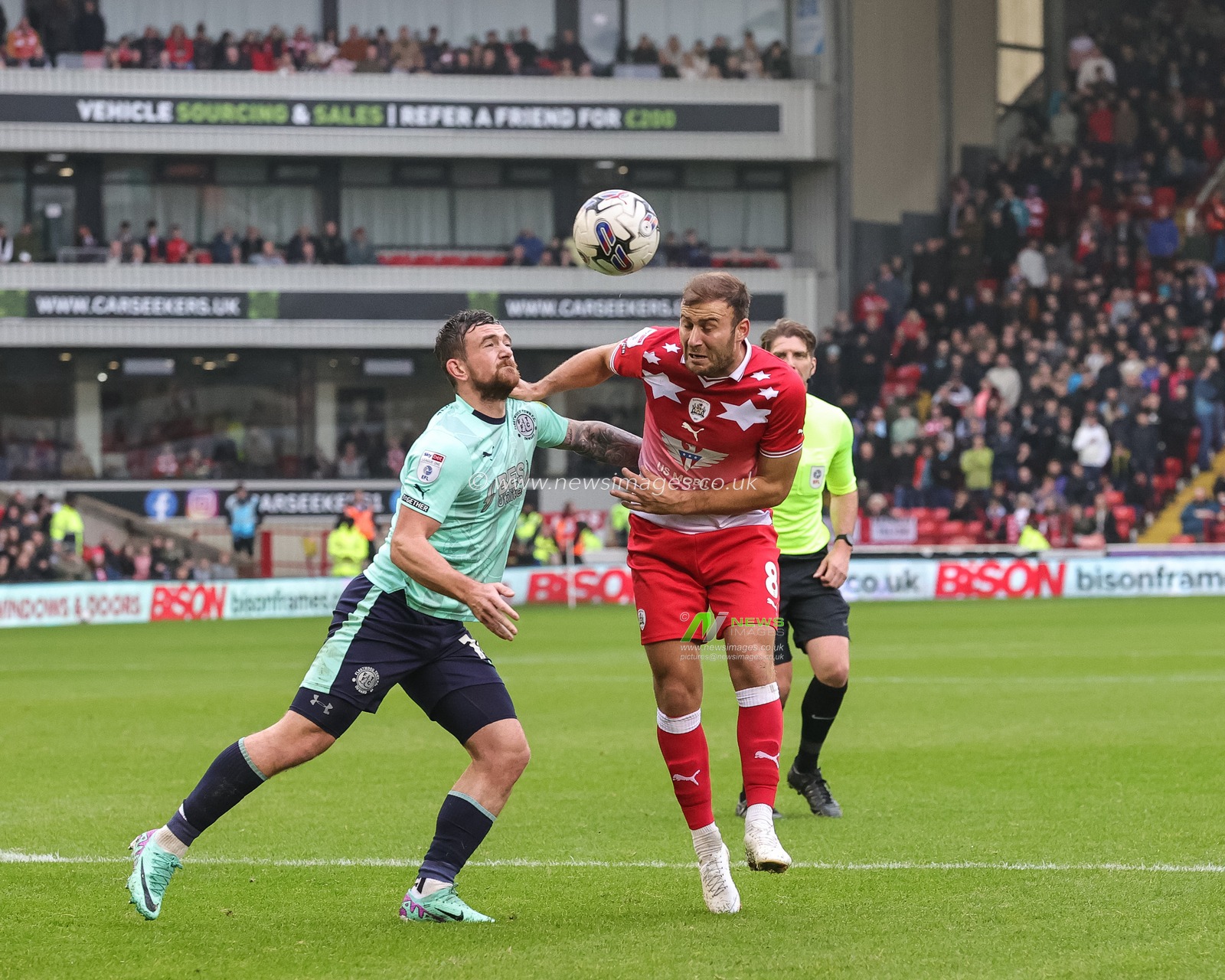 Herbie Kane #8 of Barnsley wins the ball during the Sky Bet League 1 match Barnsley vs Fleetwood Town at Oakwell, Barnsley, United Kingdom, 28th October 2023

(Photo by Mark Cosgrove/News Images)
