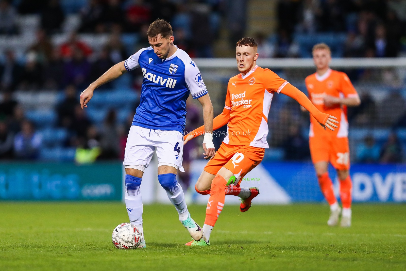 Conor Masterson of Gillingham is put under pressure by Sonny Carey of Blackpool during the Emirates FA Cup First Round match Gillingham vs Blackpool at MEMS Priestfield Stadium, Gillingham, United Kingdom, 2nd November 2024

(Photo by Izzy Poles/News Images)