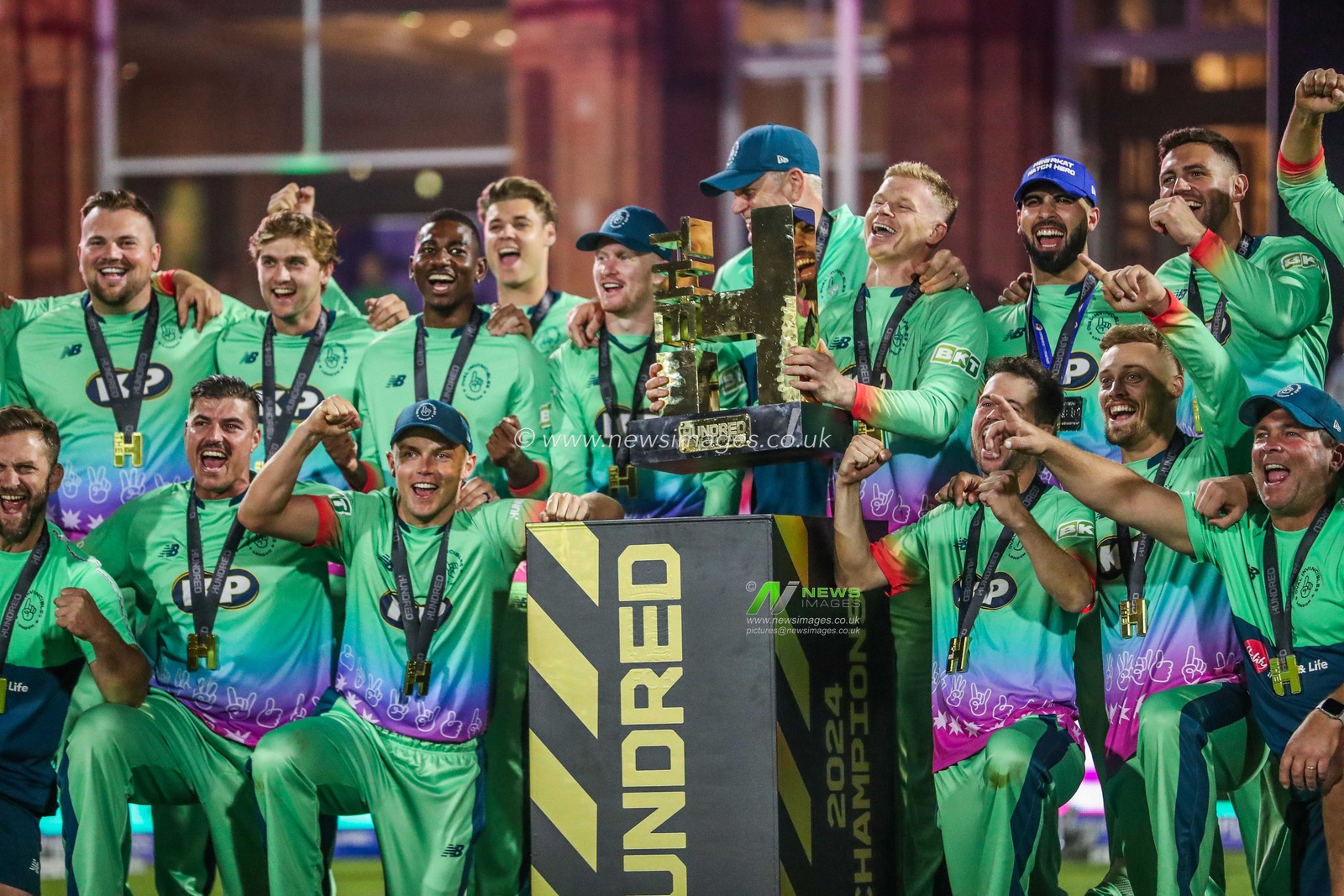 Oval Invincibles lift the trophy after their win following the The Hundred match Oval Invincibles vs Southern Brave at The Kia Oval, London, United Kingdom, 8th August 2024

(Photo by Izzy Poles/News Images)