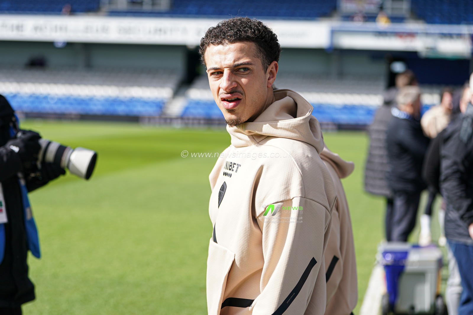 Ethan Ampadu of Leeds United ahead of the Sky Bet Championship match Queens Park Rangers vs Leeds United at Kiyan Prince Foundation Stadium, London, United Kingdom, 15th March 2025

(Photo by Harvey Murphy/News Images)