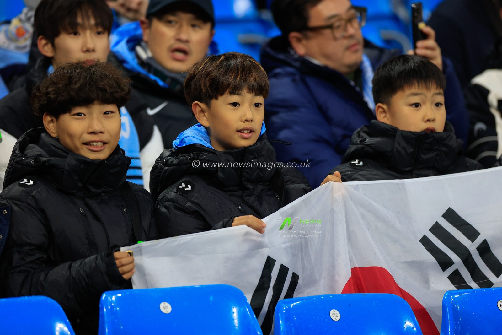 Fans arrive ahead of the Premier League match Manchester City vs Tottenham Hotspur at Etihad Stadium, Manchester, United Kingdom, 3rd December 2023

(Photo by Conor Molloy/News Images)
