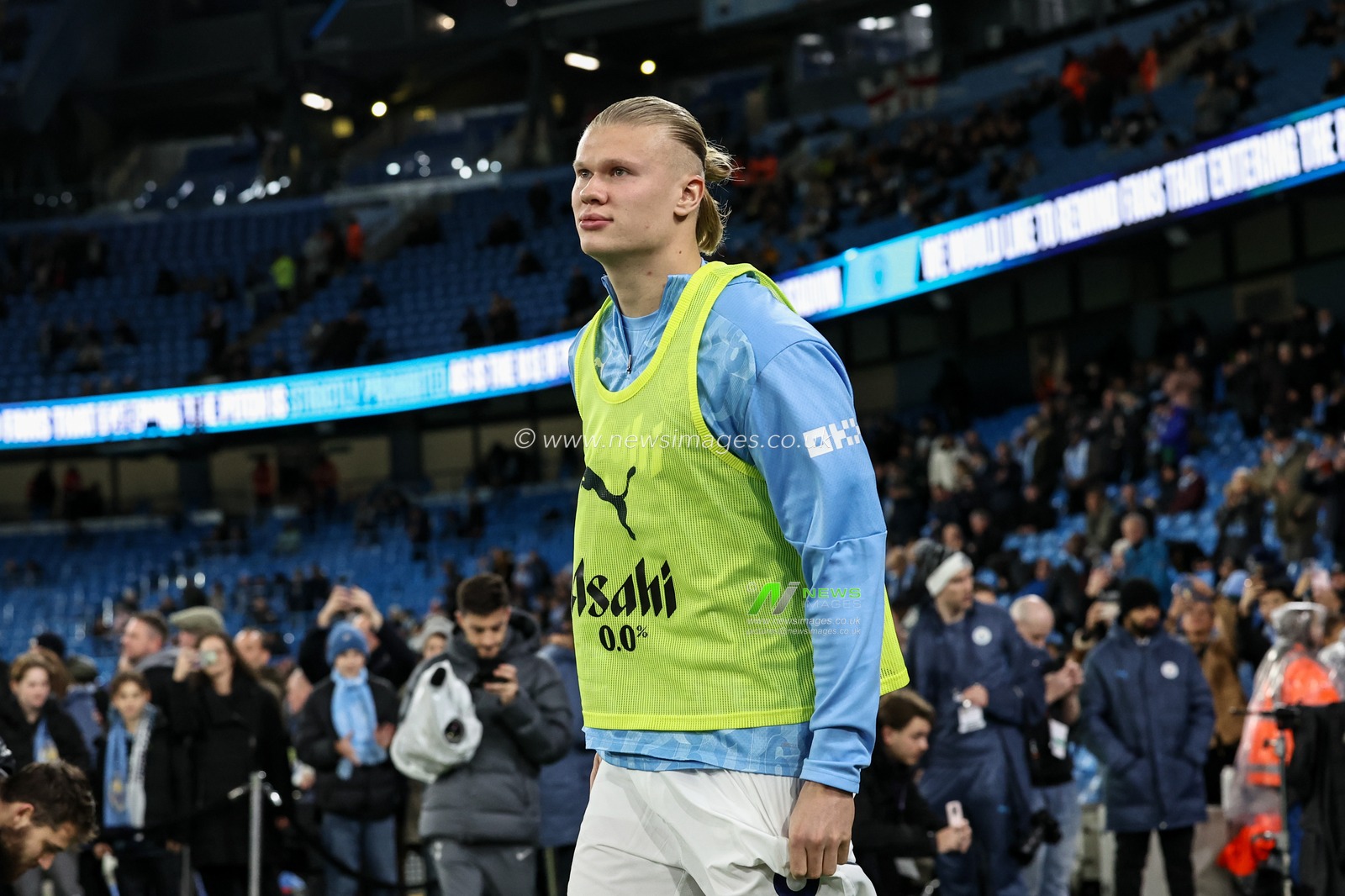 Erling Haaland of Manchester City in the pregame warmup session during the Premier League match Manchester City vs Tottenham Hotspur at Etihad Stadium, Manchester, United Kingdom, 23rd November 2024

(Photo by Mark Cosgrove/News Images)