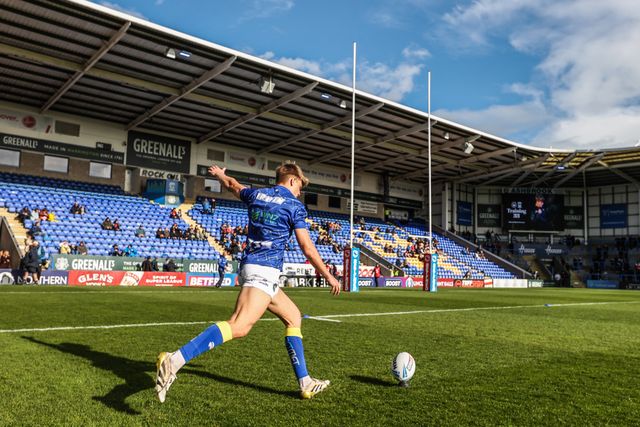Ewan Irwin of Warrington Wolves in the pregame warmup session during the Betfred Challenge Cup Quarter Final match Warrington Wolves vs Leigh Leopards at The Halliwell Jones Stadium, Warrington, United Kingdom on 11 April 2026

(Photo by Alfie Cosgrove/News Images)