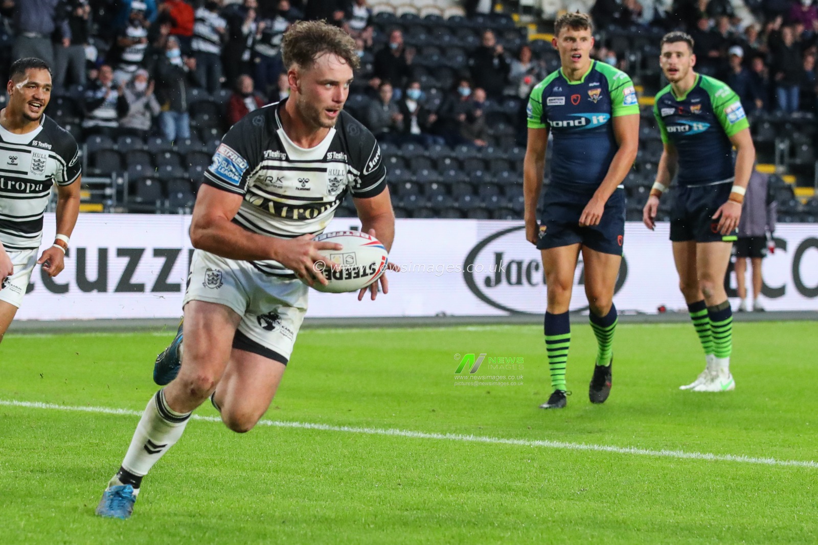 Jack Logan (30) of Hull FC runs in to the in goal area