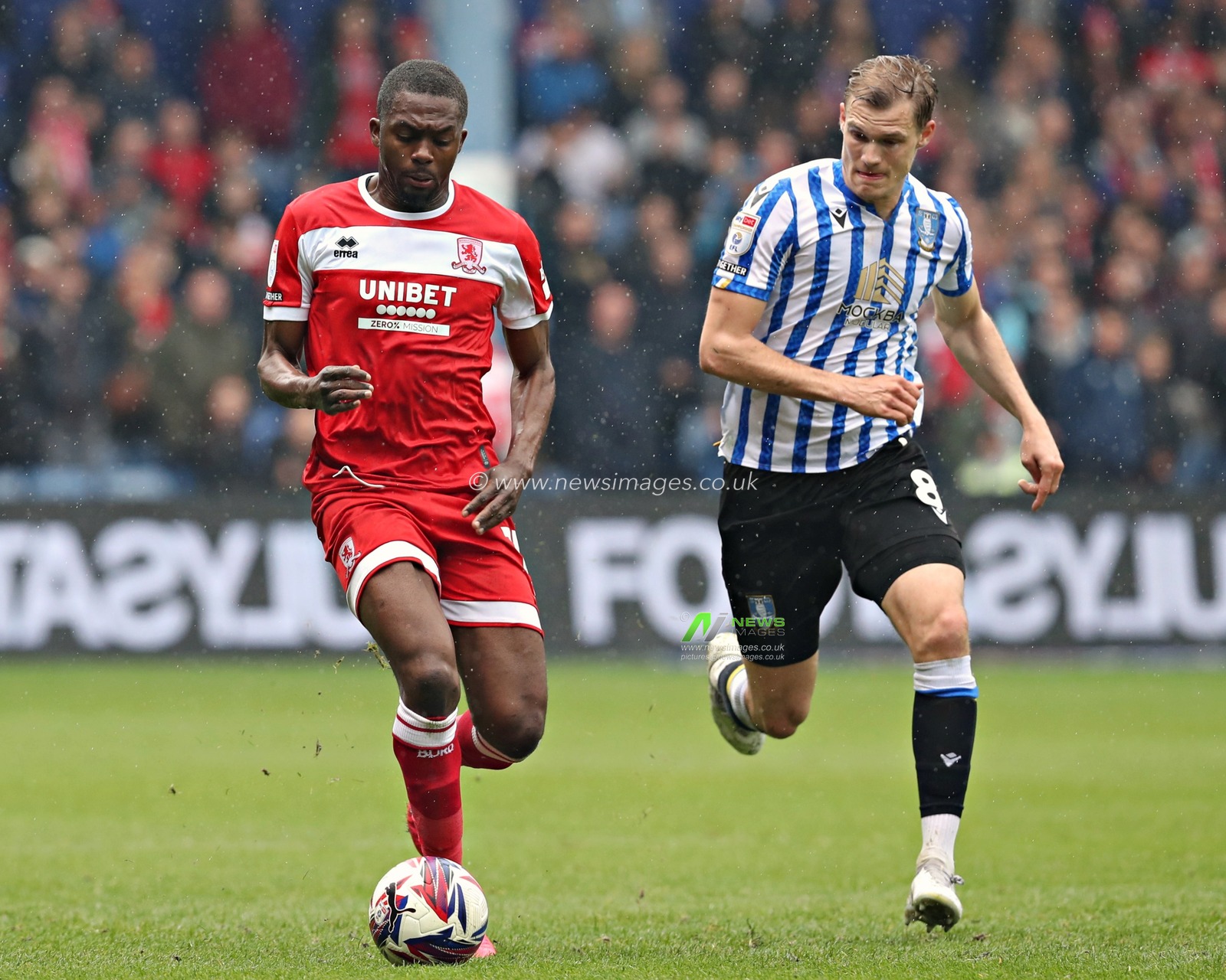 Svante Ingelsson of Sheffield Wednesday pressures Anfernee Dijksteel of Middlesbrough Football Club during the Sky Bet Championship match Sheffield Wednesday vs Middlesbrough at Hillsborough, Sheffield, United Kingdom, 21st April 2025

(Photo by Sam Eaden/News Images)