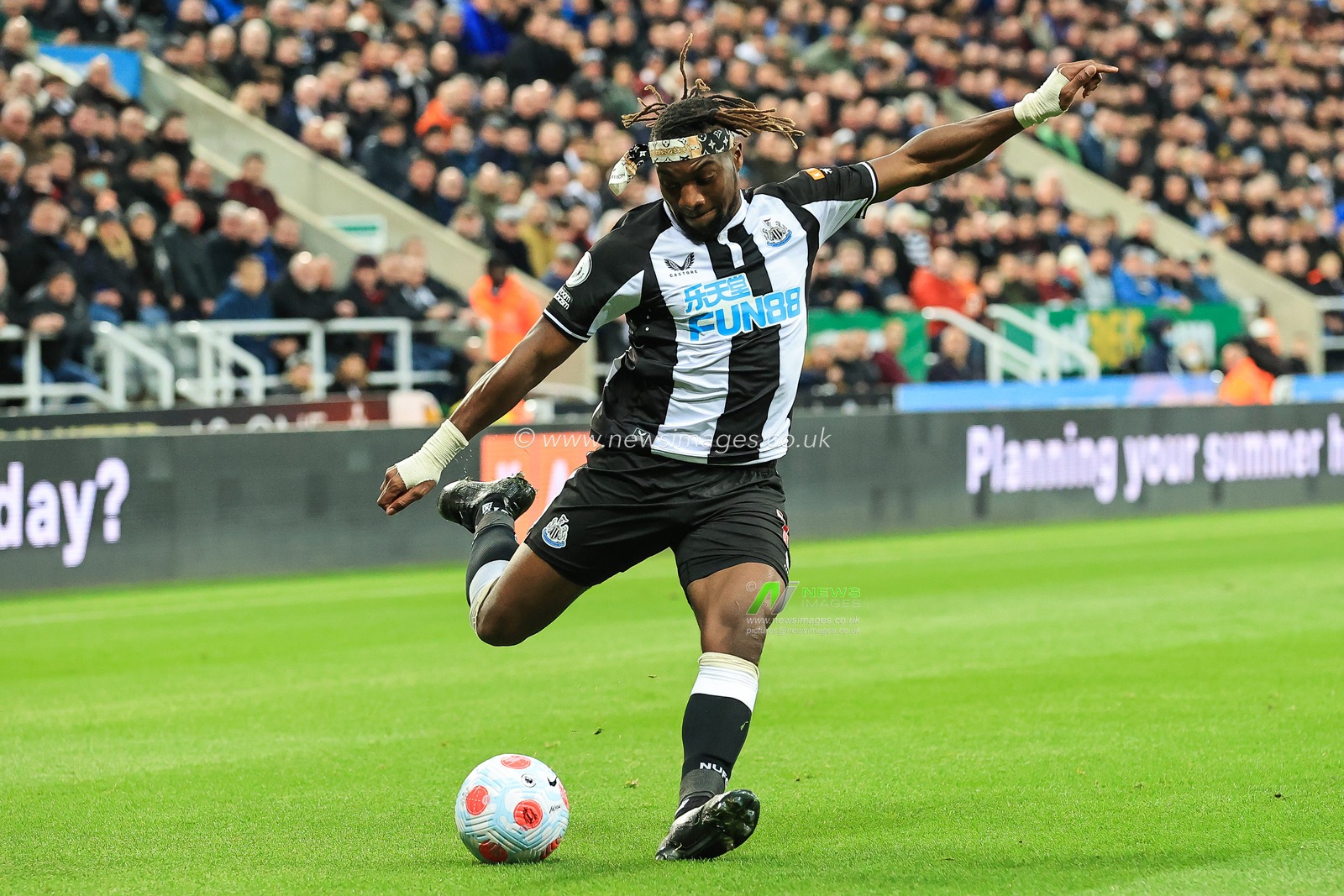 Allan Saint-Maximin #10 of Newcastle United crosses the ball
