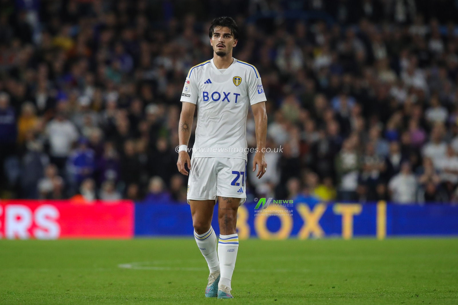 Pascal Struijk #21 of Leeds United during the Sky Bet Championship match Leeds United vs West Bromwich Albion at Elland Road, Leeds, United Kingdom, 18th August 2023

(Photo by James Heaton/News Images)