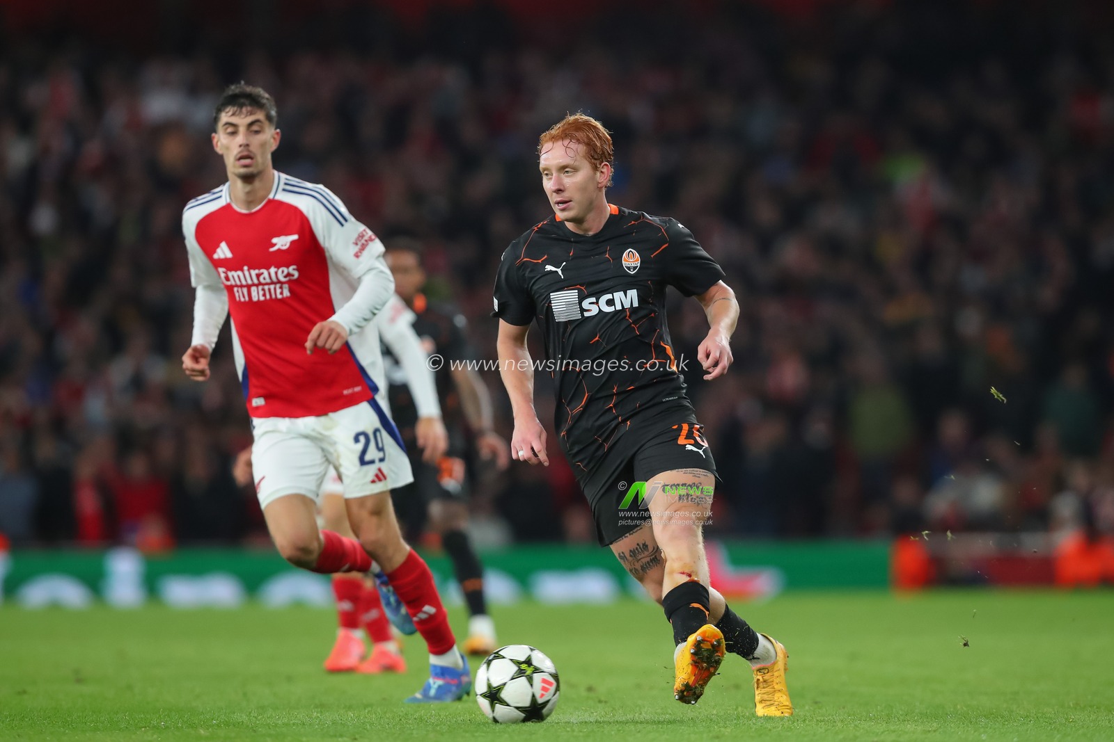 Yukhym Konoplya of Shakhtar Donetsk passes the ball during the UEFA Champions League, League Stage Arsenal vs FC Shakhtar Donetsk at Emirates Stadium, London, United Kingdom, 22nd October 2024

(Photo by Izzy Poles/News Images)
