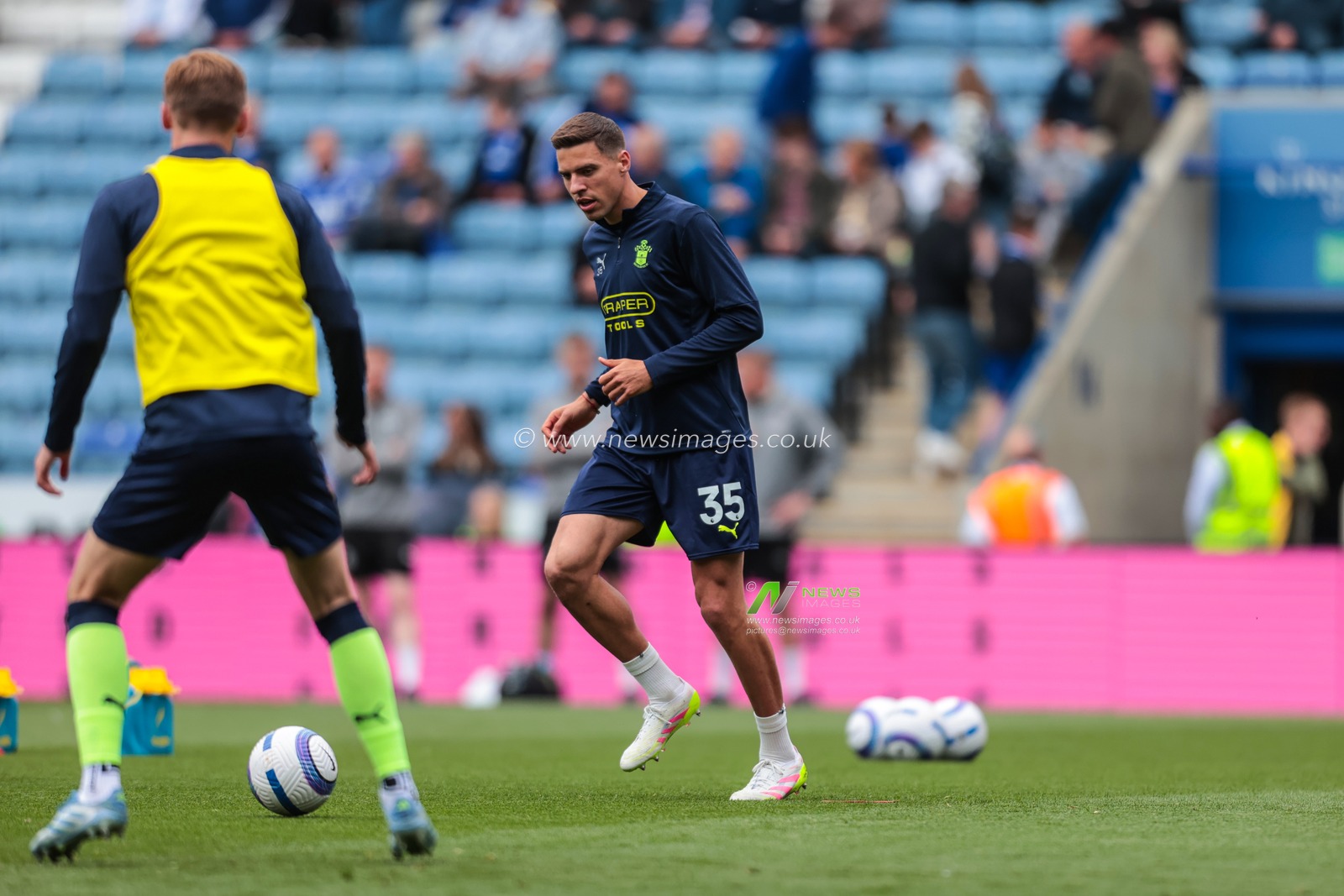 Jan Bednarek of Southampton in the pregame warmup session during the Premier League match Leicester City vs Southampton at King Power Stadium, Leicester, United Kingdom, 3rd May 2025

(Photo by Richard Bierton/News Images)