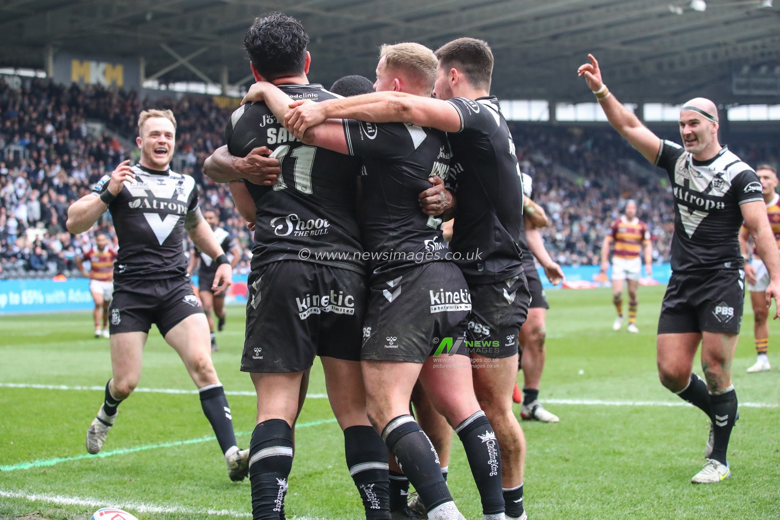 Andre Savelio (11) of Hull FC celebrates his try