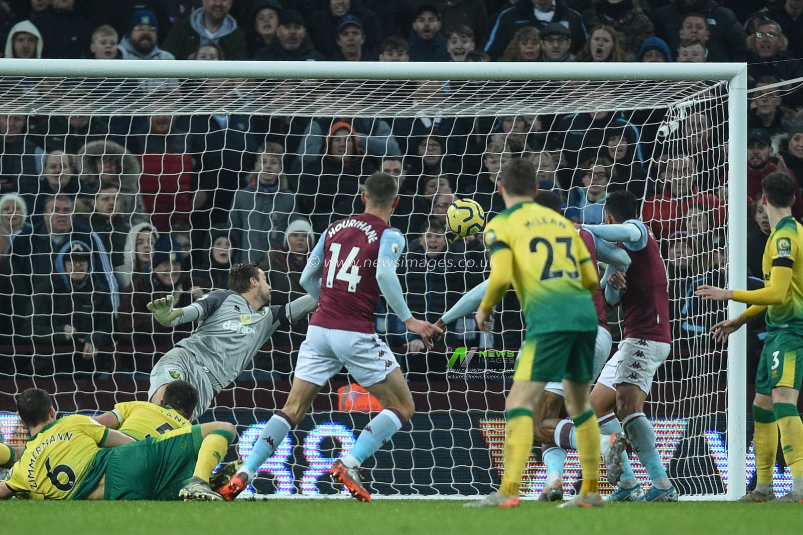 26th December 2019, Villa Park, Birmingham, England; Premier League, Aston Villa v Norwich City : Conor Hourihane (14) of Aston Villa scores making it 1-0

Credit: Richard Long/News Images