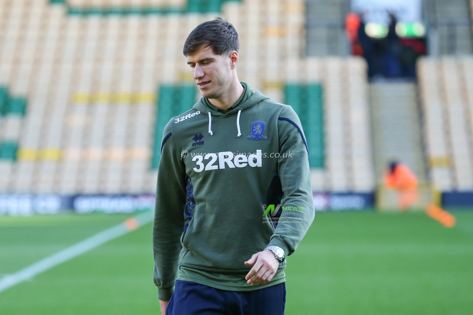 Paddy McNair #17 of Middlesbrough on the pitch before the game during the Sky Bet Championship match Norwich City vs Middlesbrough at Carrow Road, Norwich, United Kingdom, 12th November 2022

(Photo by Arron Gent/News Images)