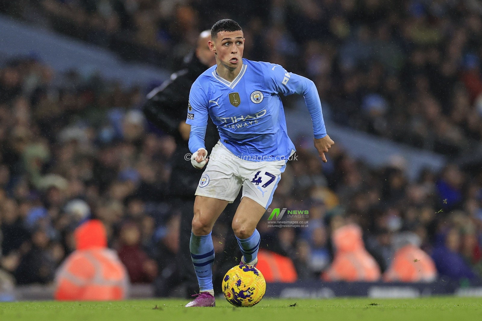 Phil Foden of Manchester City controls the ball during the Premier League match Manchester City vs Chelsea at Etihad Stadium, Manchester, United Kingdom, 17th February 2024

(Photo by Conor Molloy/News Images)