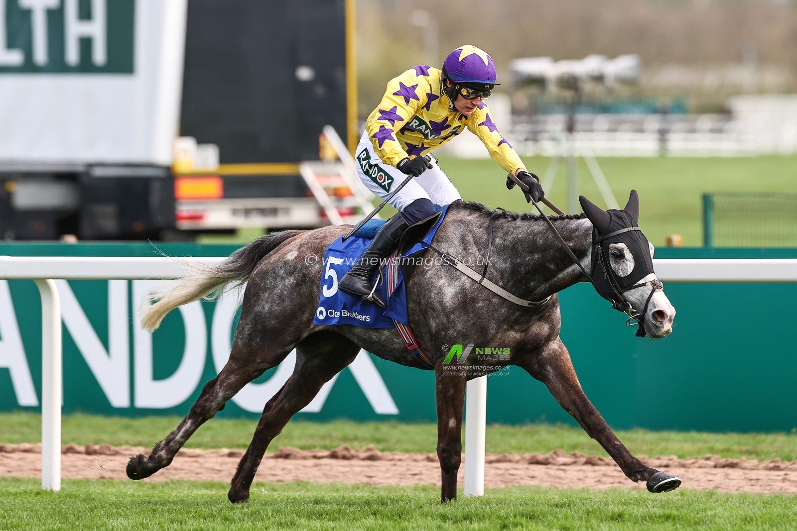 Il Etait Temps ridden by Paul Townend wins the 1.45pm The Close Brothers Manifesto Novicesâ€™ Steeple Chase (Class 1) during the Randox Grand National 2024 Opening Day at Aintree Racecourse, Liverpool, United Kingdom, 11th April 2024

(Photo by Mark Cosgrove/News Images)