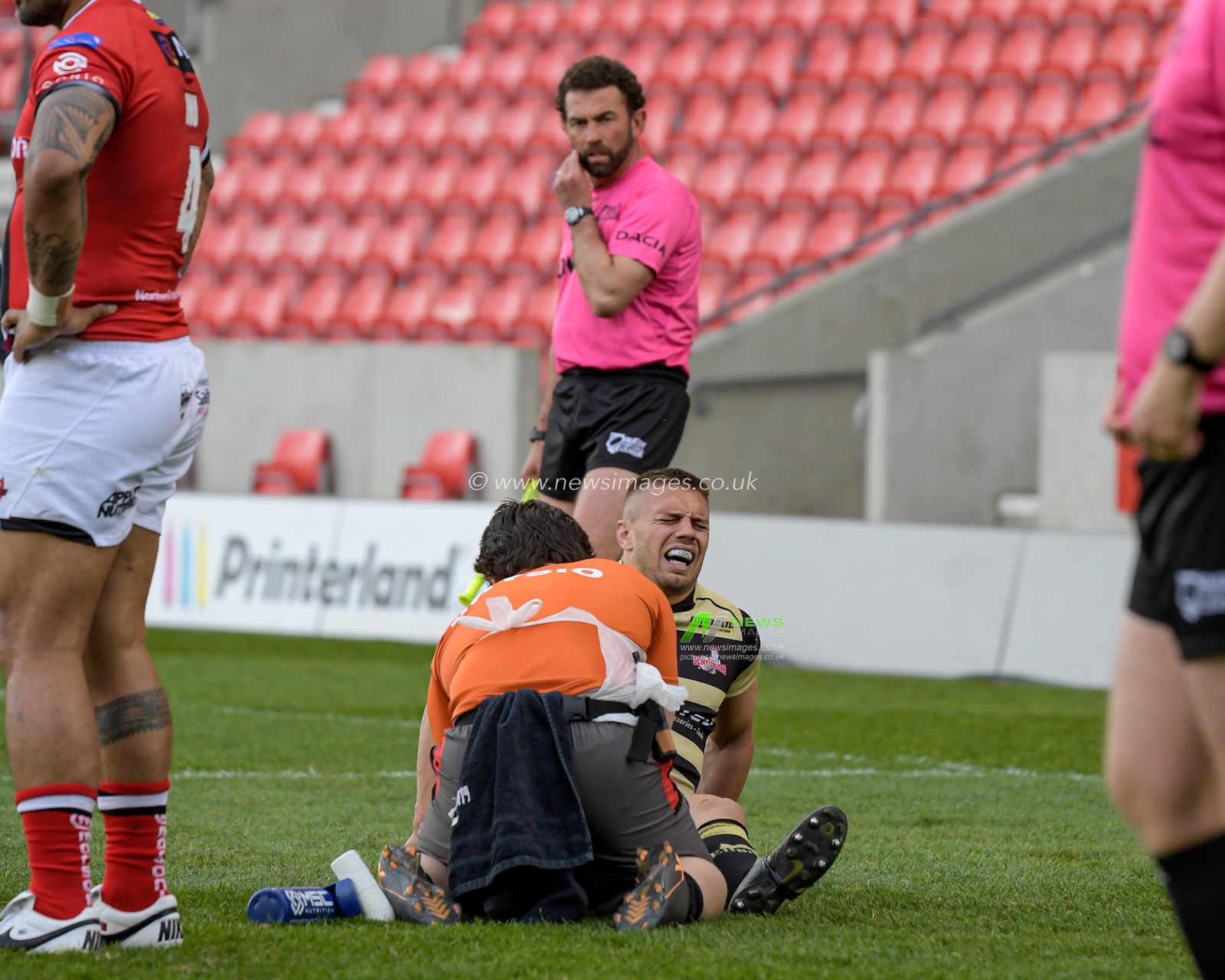 Matty Russell (2) of Leigh Centurions shouts in pain after picking up an injury