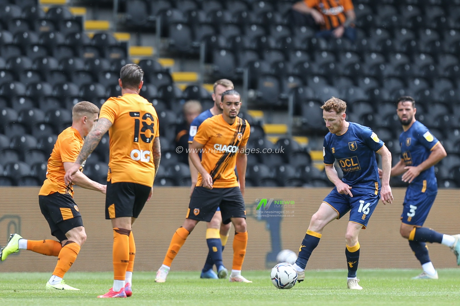 Ex Hull City Stephen Quinn (16) of Mansfield Town during the game